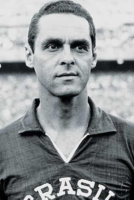 Gylmar “Gilmar” Dos Santos Neves (1930-2013) - Find A Grave Memorial |  Goalkeeper, Soccer players, Professional football