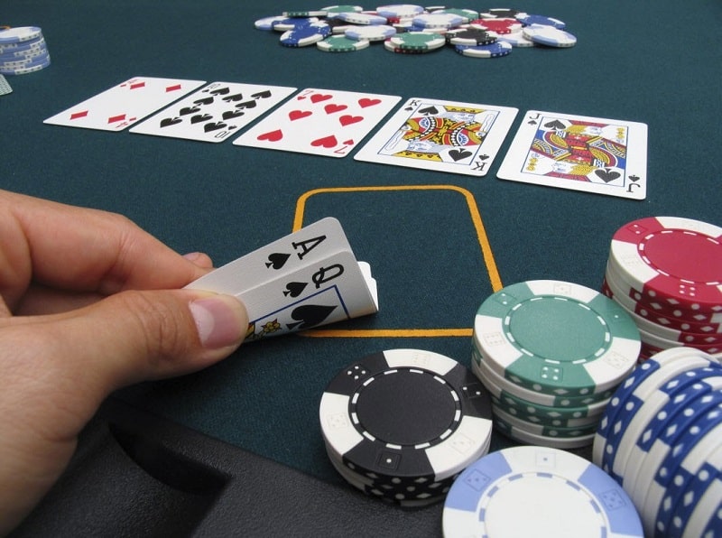 Bật mí cách chơi bài Poker 7 lá để luôn thắng lớn